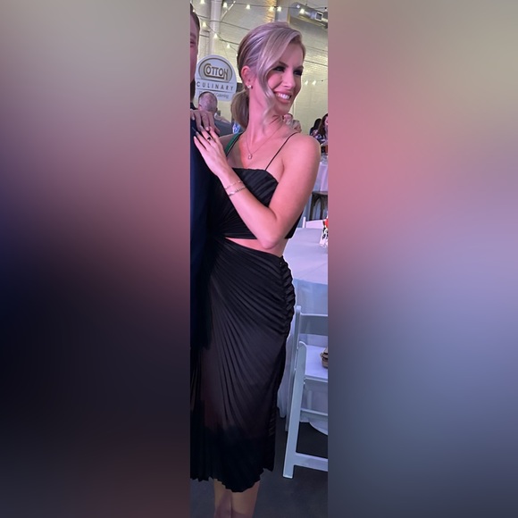 Alice + Olivia Fayeth Midi-Dress. Worn once for fundraiser event. Dry cleaned. - Picture 3 of 3